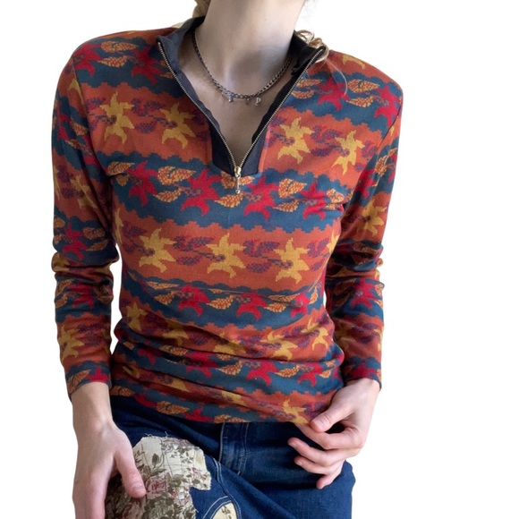 VERSACE vintage 1980’s sweater with padded shoulders and iconic pattern - Picture 4 of 12